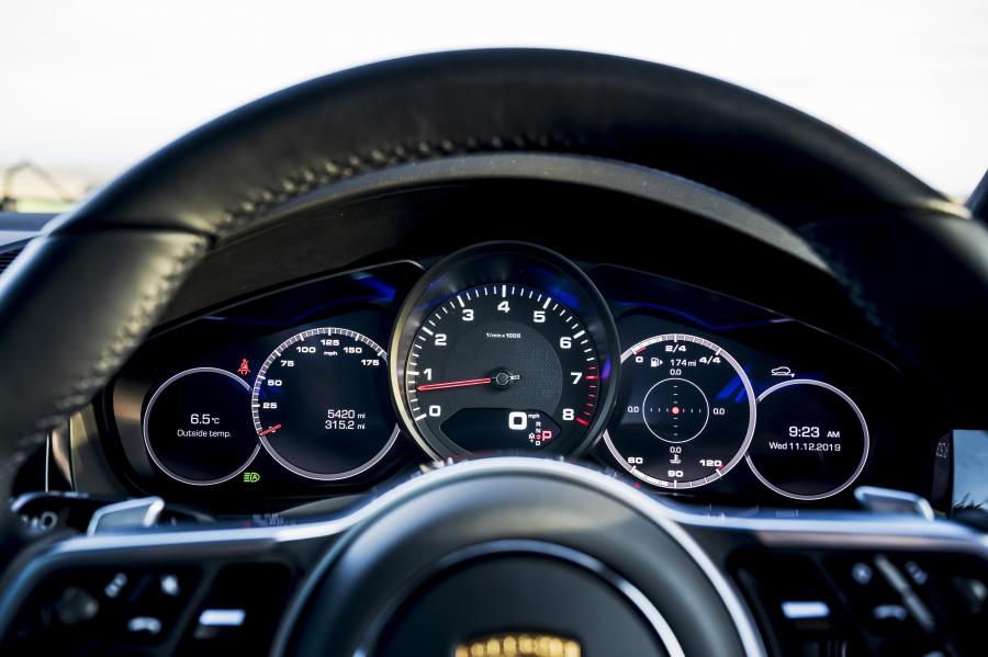 Панель приборов Porsche Cayenne Coupe 2019 года  (UK) (фото 21 из 40)